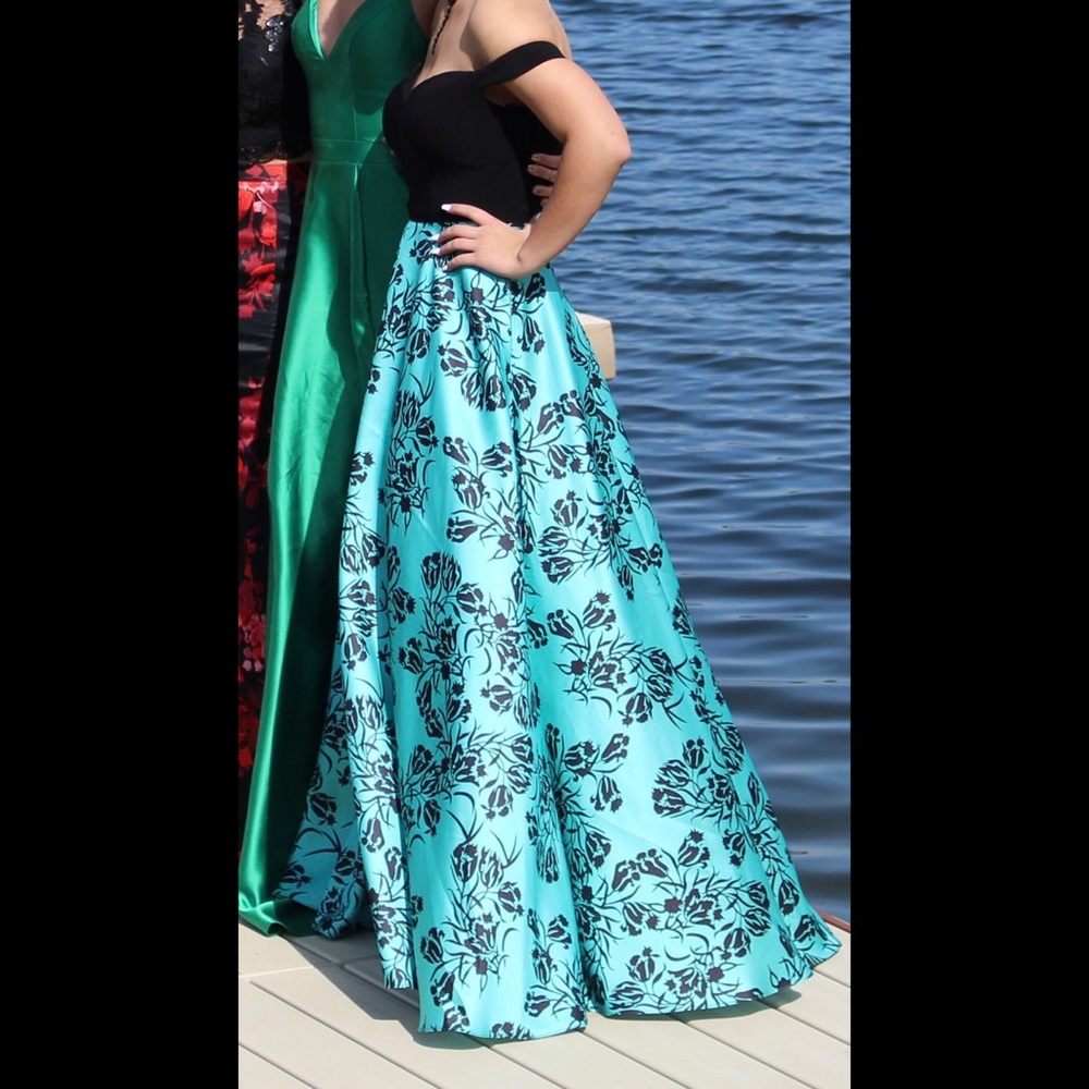 PROM DRESSES!!!!!! - Picture 3 of 5